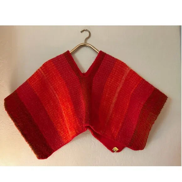 Vintage hand-woven wool Andean short poncho in Red/Orange - Picture 1 of 2